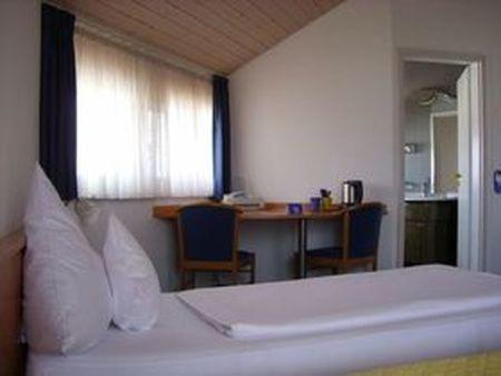 Hotel Crystal Filderstadt Zimmer foto